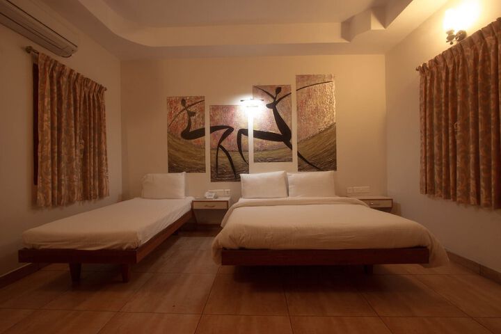 Room 9 of 13