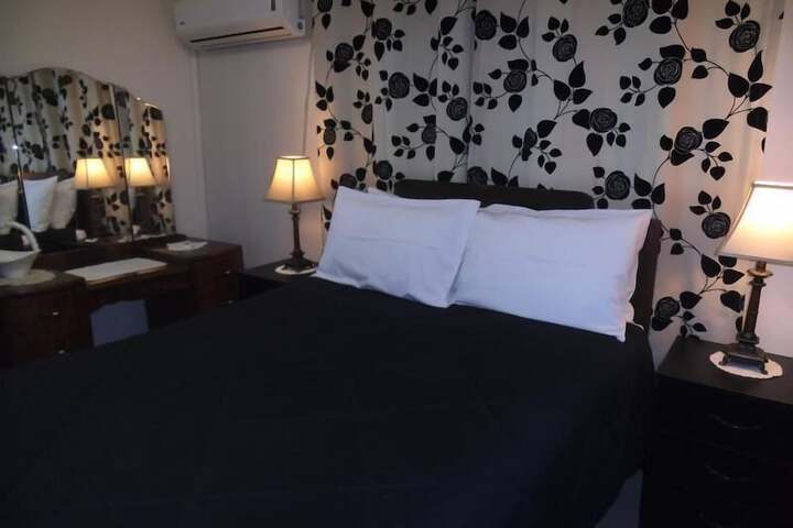 Room 7 of 16