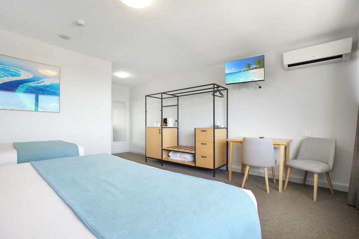 Room 11 of 36