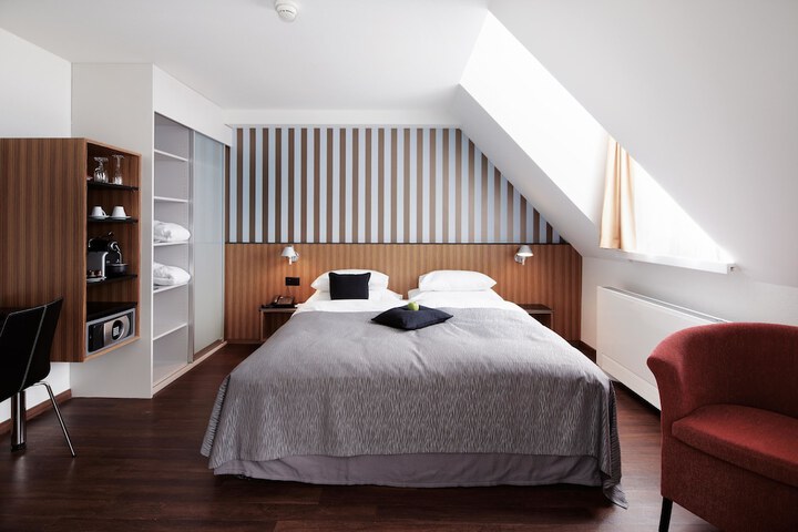 Room 35 of 77