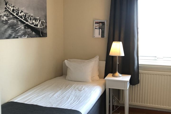 Room 7 of 121