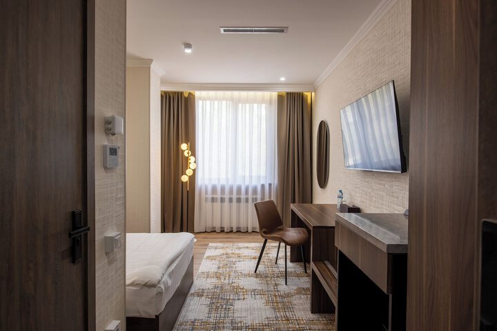Room 10 of 61