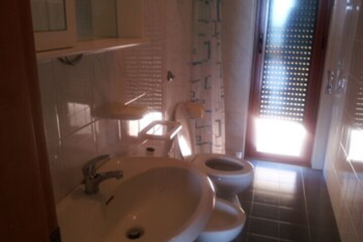 Room 6 of 18