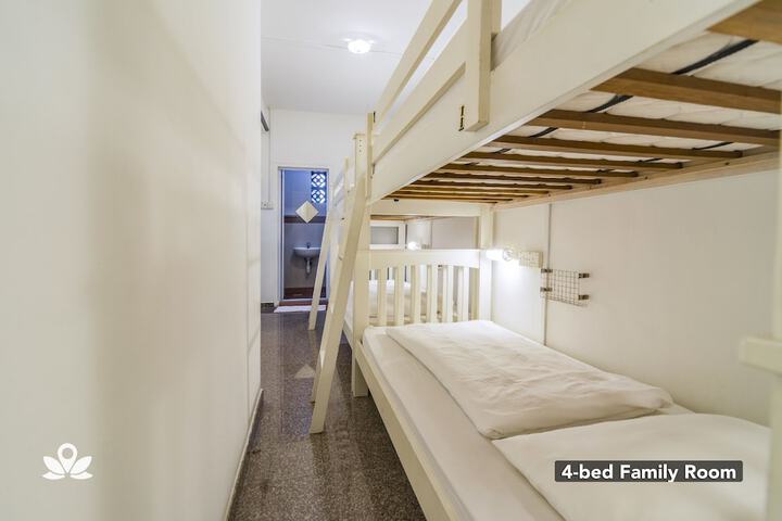 Room 3 of 43