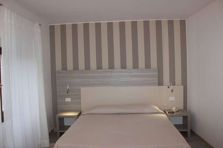 Room 4 of 34