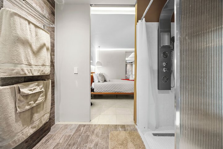 Room 202 of 224