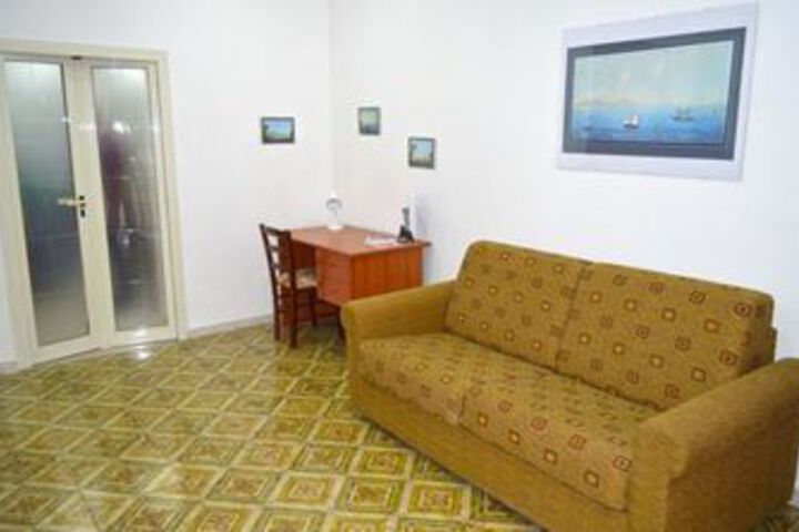 Room 8 of 9