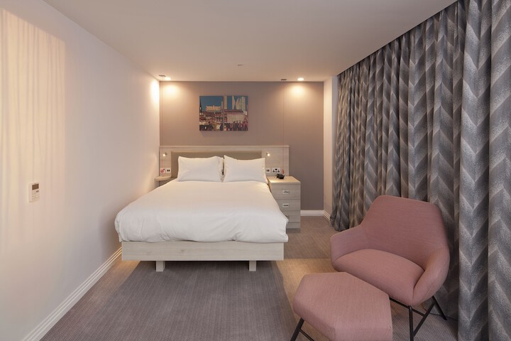 Room 6 of 38