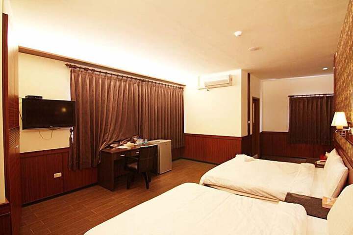 Room 9 of 33