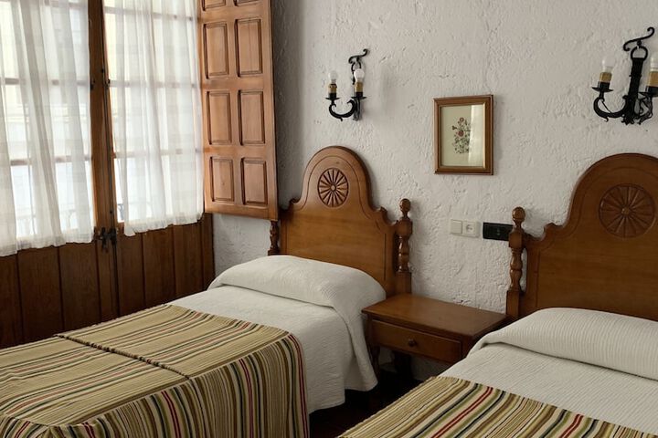 Room 10 of 38