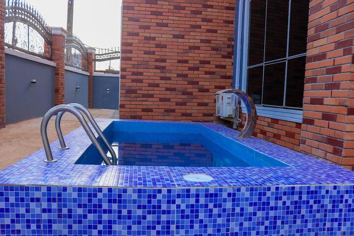 Pool 5 of 7