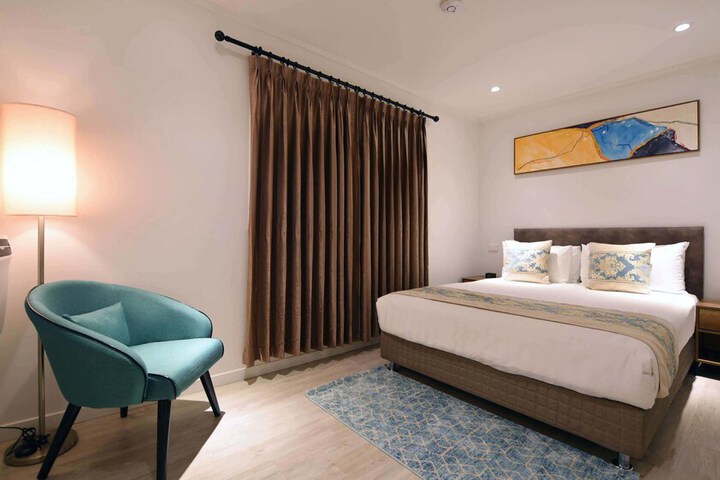 Room 13 of 82