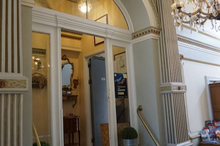 Hotel 2 of 112