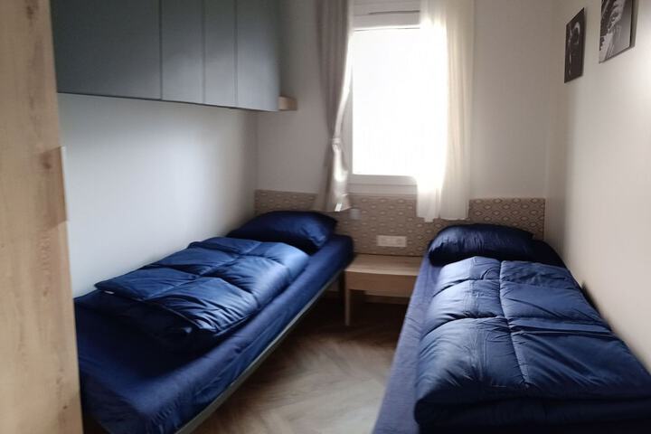 Room 2 of 38