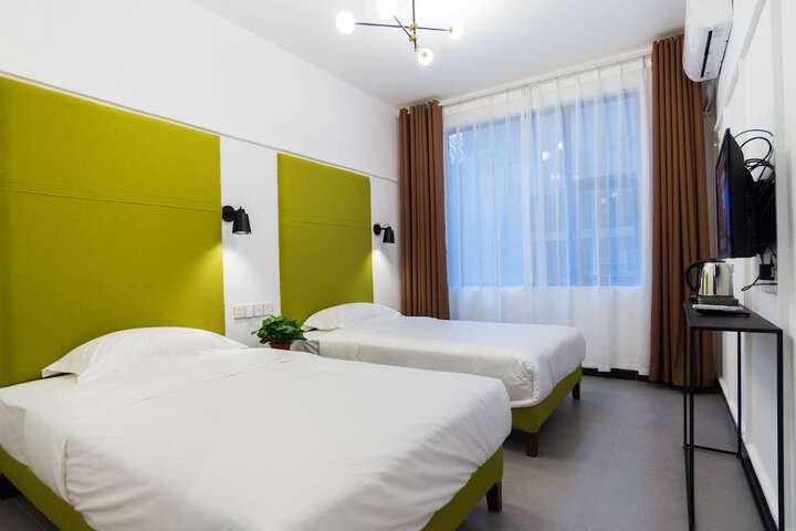 Room 3 of 41
