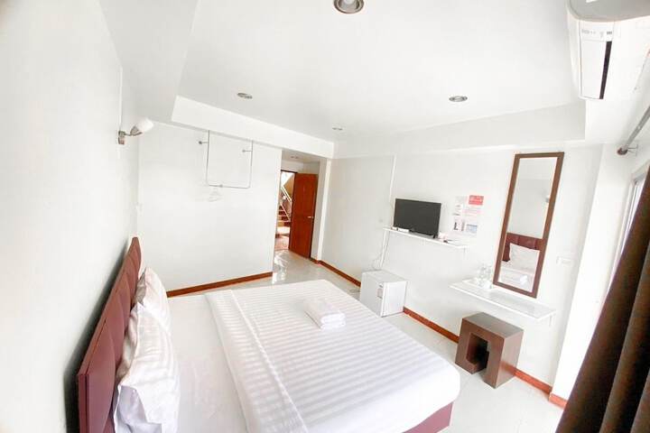 Room 13 of 27