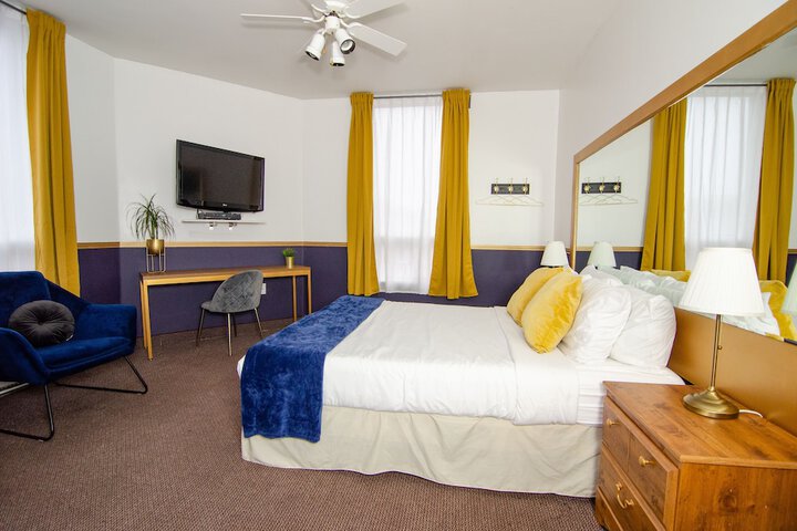 Room 27 of 87
