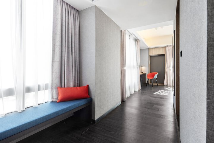 Room 5 of 46