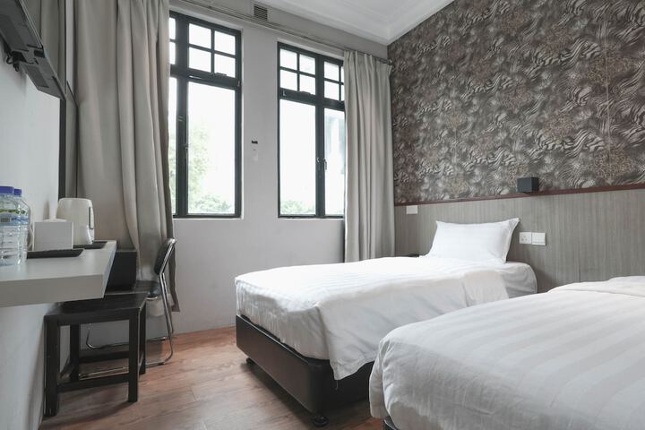 Room 10 of 29