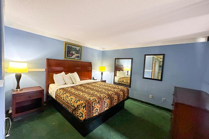 1 King Bed (6 of 13)