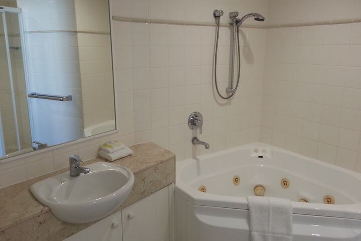 Room 153 of 200