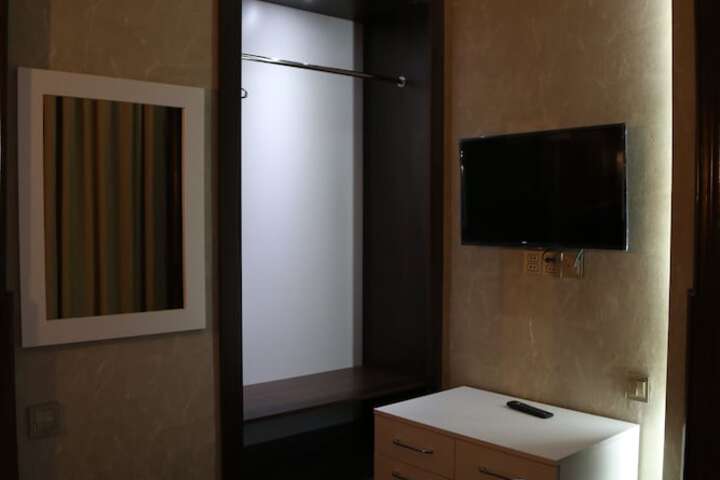 Room 11 of 15