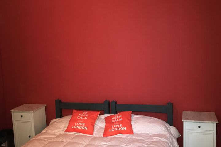Room 6 of 52