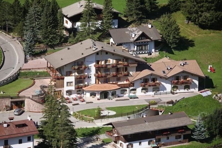 Alpine Touring Hotel in San Giovanni di Fassa