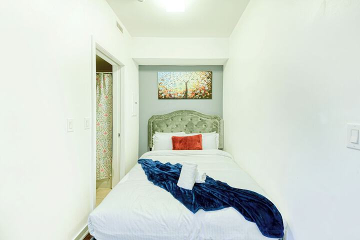 Room 83 of 148