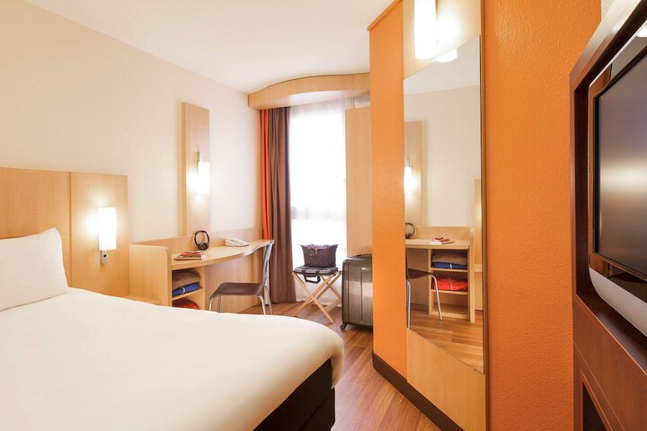 Room 2 of 23