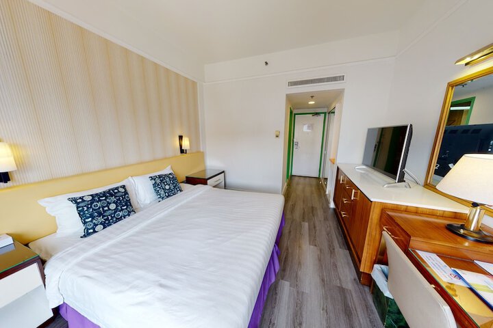 Room 15 of 79