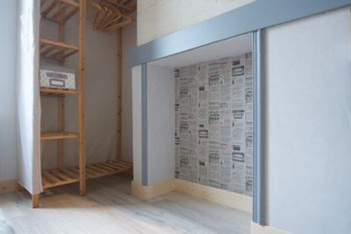 Room 6 of 8