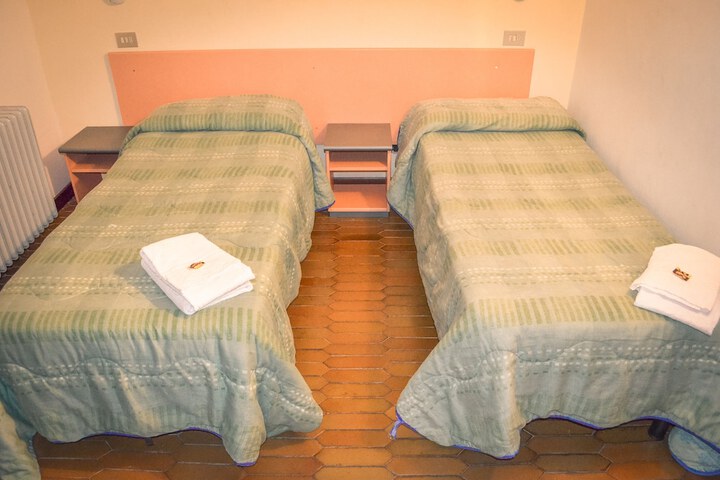 Room 34 of 94