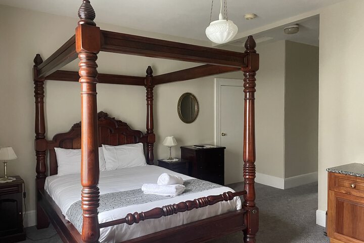 Room 14 of 33