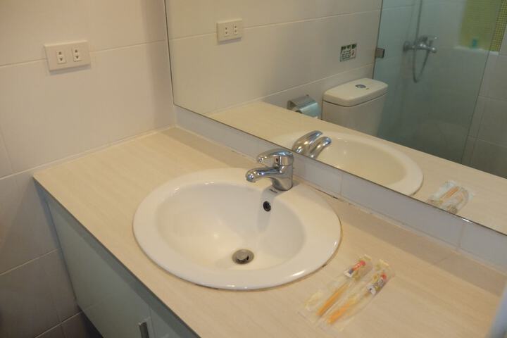 Room 30 of 43