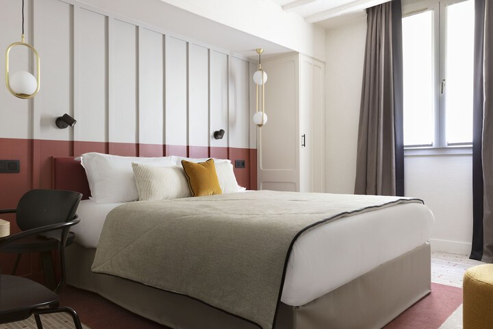 Room 9 of 46