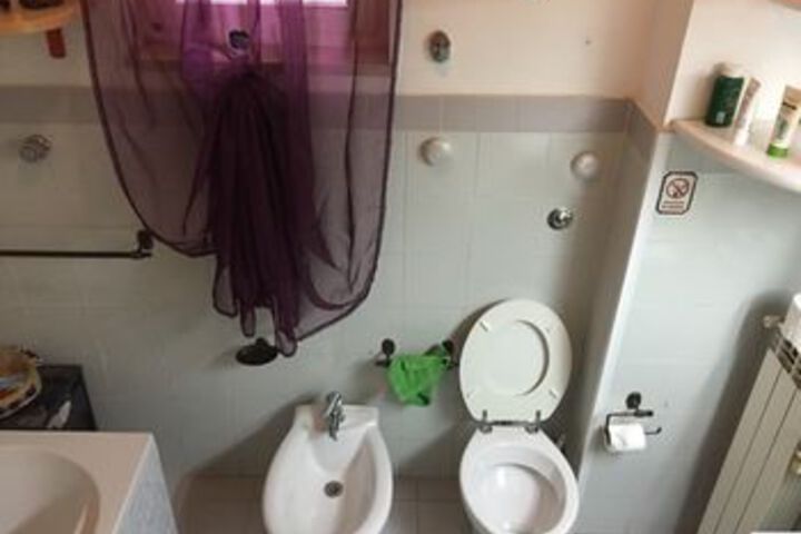 Room 4 of 25