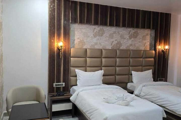 Room 5 of 7