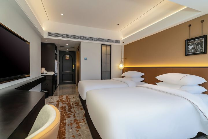 Room 10 of 39