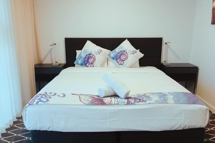 Room 10 of 34