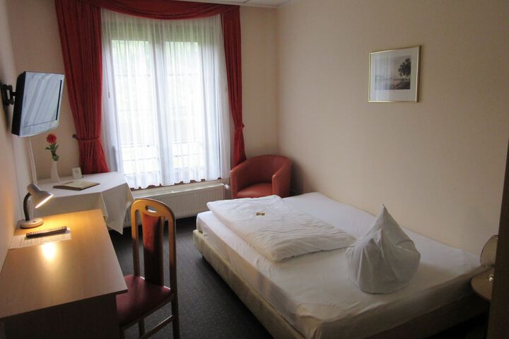 Room 11 of 30
