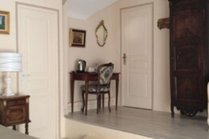 Room 16 of 22