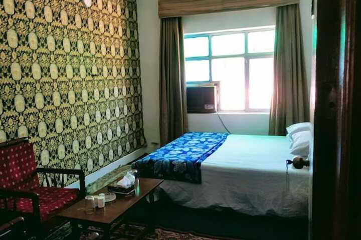 Room 6 of 17