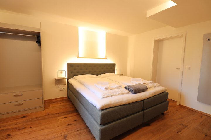 Room 15 of 102