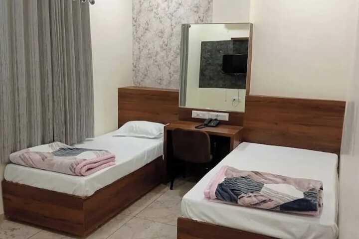 Room 4 of 15