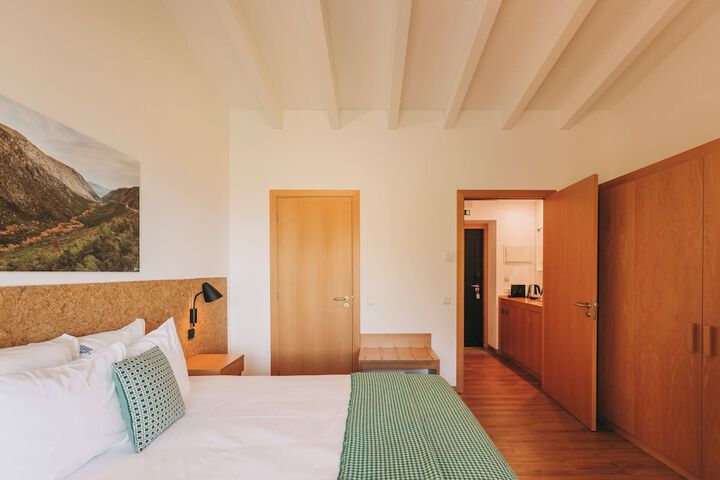Room 12 of 181