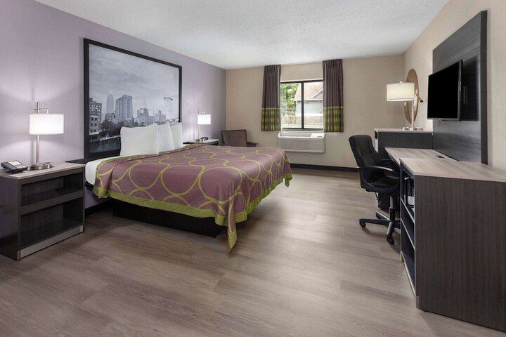 1 King Bed Jetted Tub (13 of 16)