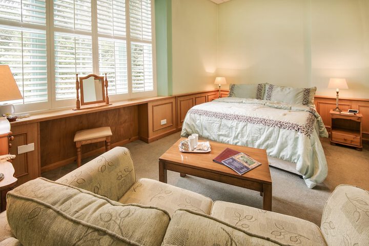 Room 13 of 34
