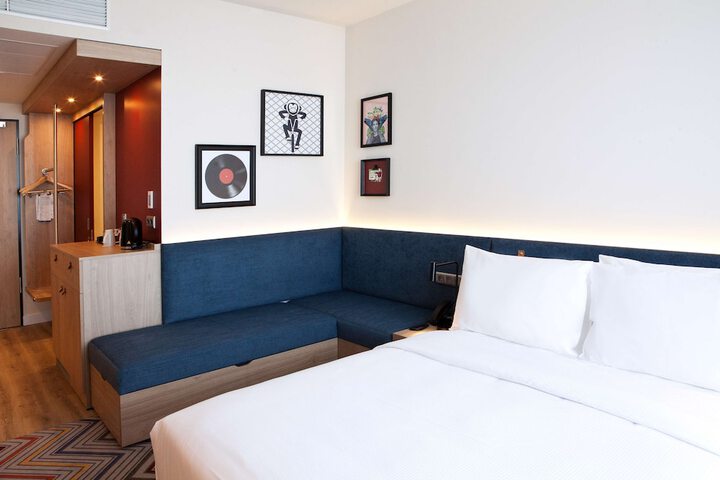 Room 17 of 59