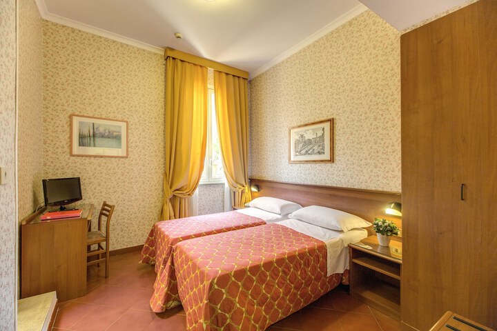 Room 32 of 52